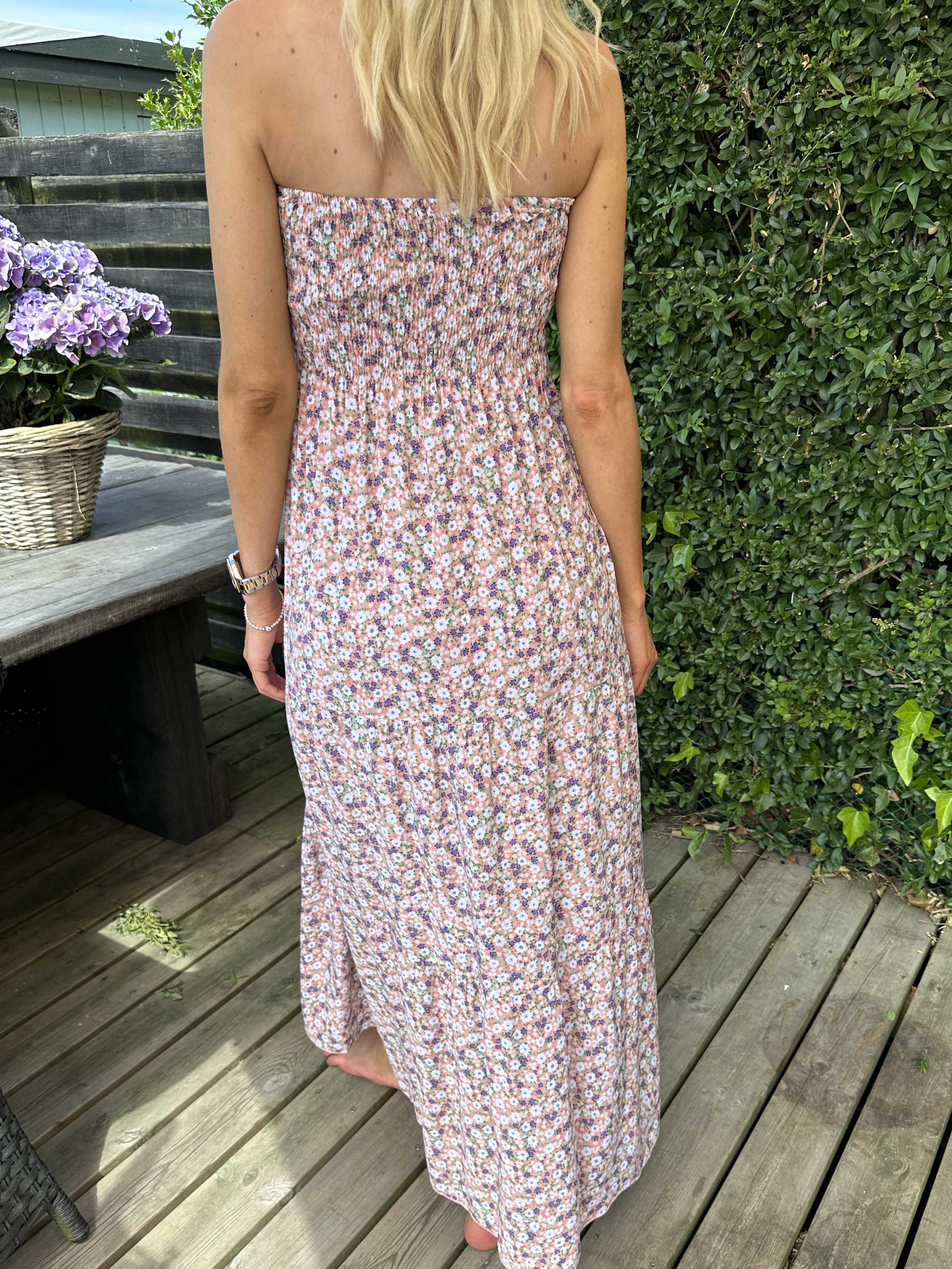 Amina - Lang sommerkjole med smock ved brystet